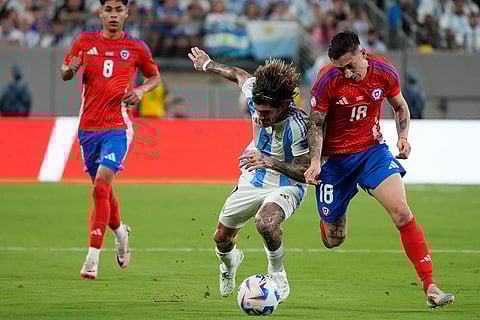 Rodrigo De Paul and Rodrigo Echeverria battle for the ball